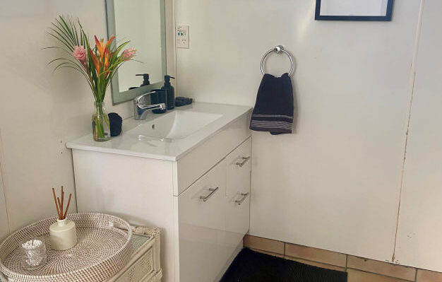 bathroom bathroom