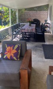 Kavera outdoor dining and lounge